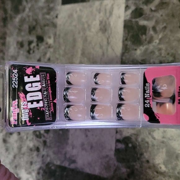 Fing'rs Edge Press-on Manicure nails - Picture 5 of 8